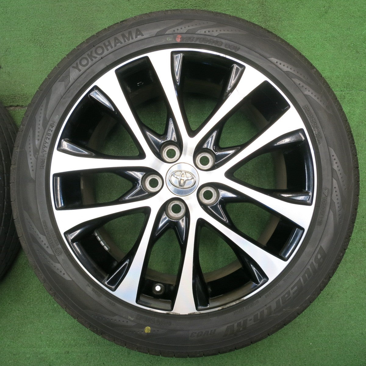 バリ溝！24年！9.5分★トヨタ 50系 エスティマ 純正 225/50R18 ヨコハマ BluEarth-RV RV03 BluEarth-XT AE61 18インチ PCD114.3/5H★5050407NJノ