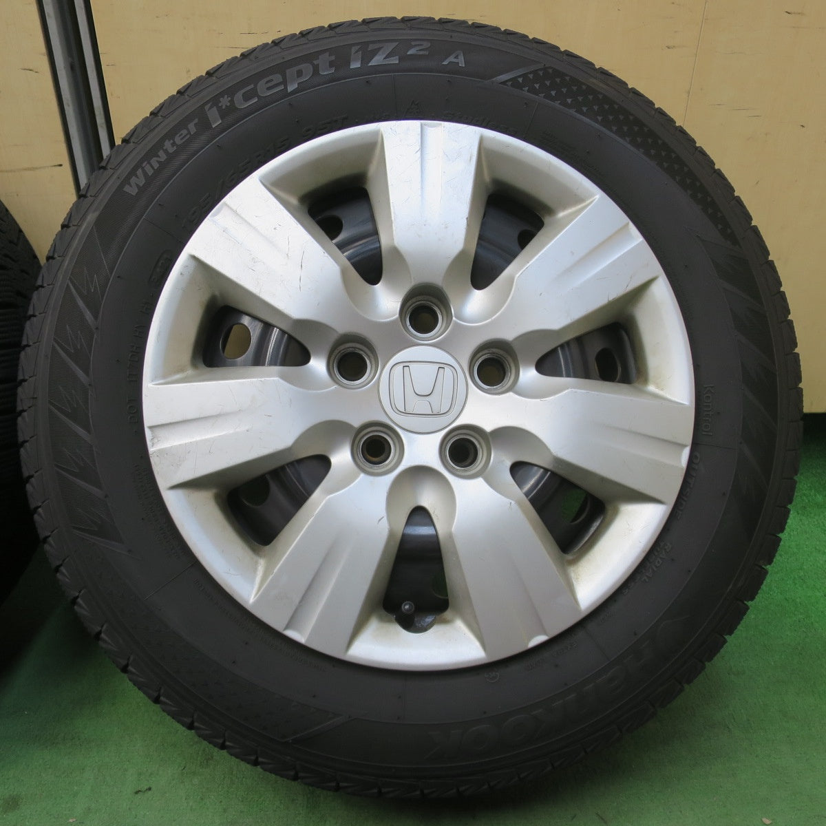 4本価格★ホンダ ステップワゴン 純正 スチール 195/65R15 スタッドレス ハンコック ウインター アイセプト IZ2A 15インチ PCD114.3/5H★6021012イス
