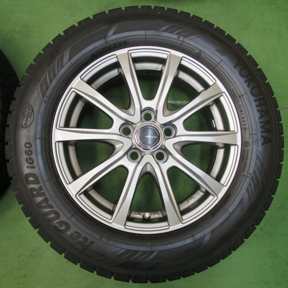 バリ溝！22年！キレイ！9分★プリウス 等 195/65R15 スタッドレス ヨコハマ アイスガード iG60 MiLLOUS ミルアス 15インチ PCD100/5H★5013105イス