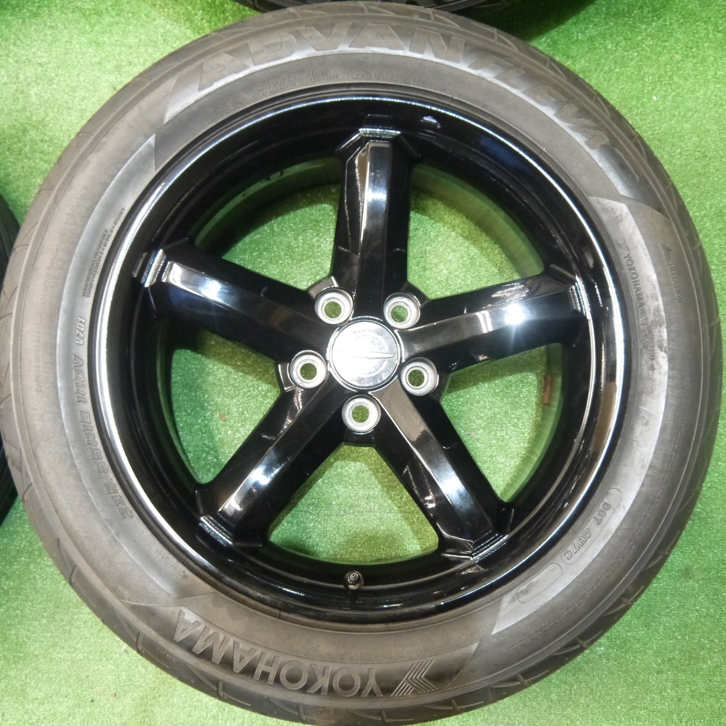 ほぼ未使用！キレイ◎クライスラー 300C 300S 等 純正 235/55R18 ヨコハマ アドバン FLEVA V701 18インチ PCD115/5H◎6061602KKノ