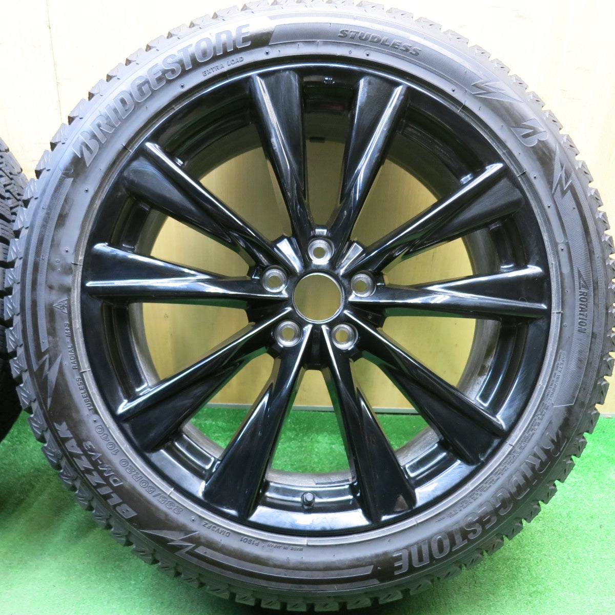 センサー付！バリ溝！24年！キレイ！ほぼ10分★レクサス NX Fスポーツ 純正 235/50R20 スタッドレス ブリヂストン ブリザック DM-V3 20インチ PCD114.3/5H★6050307HAス