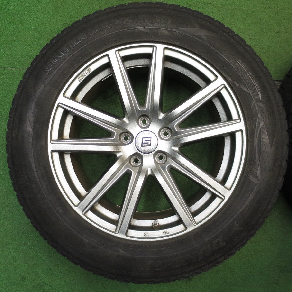バリ溝！キレイ！9.5分★スタッドレス 235/65R18 ダンロップ ウインターマックス SJ8 SEIN ザイン 18インチ PCD114.3/5H★5052501NJス
