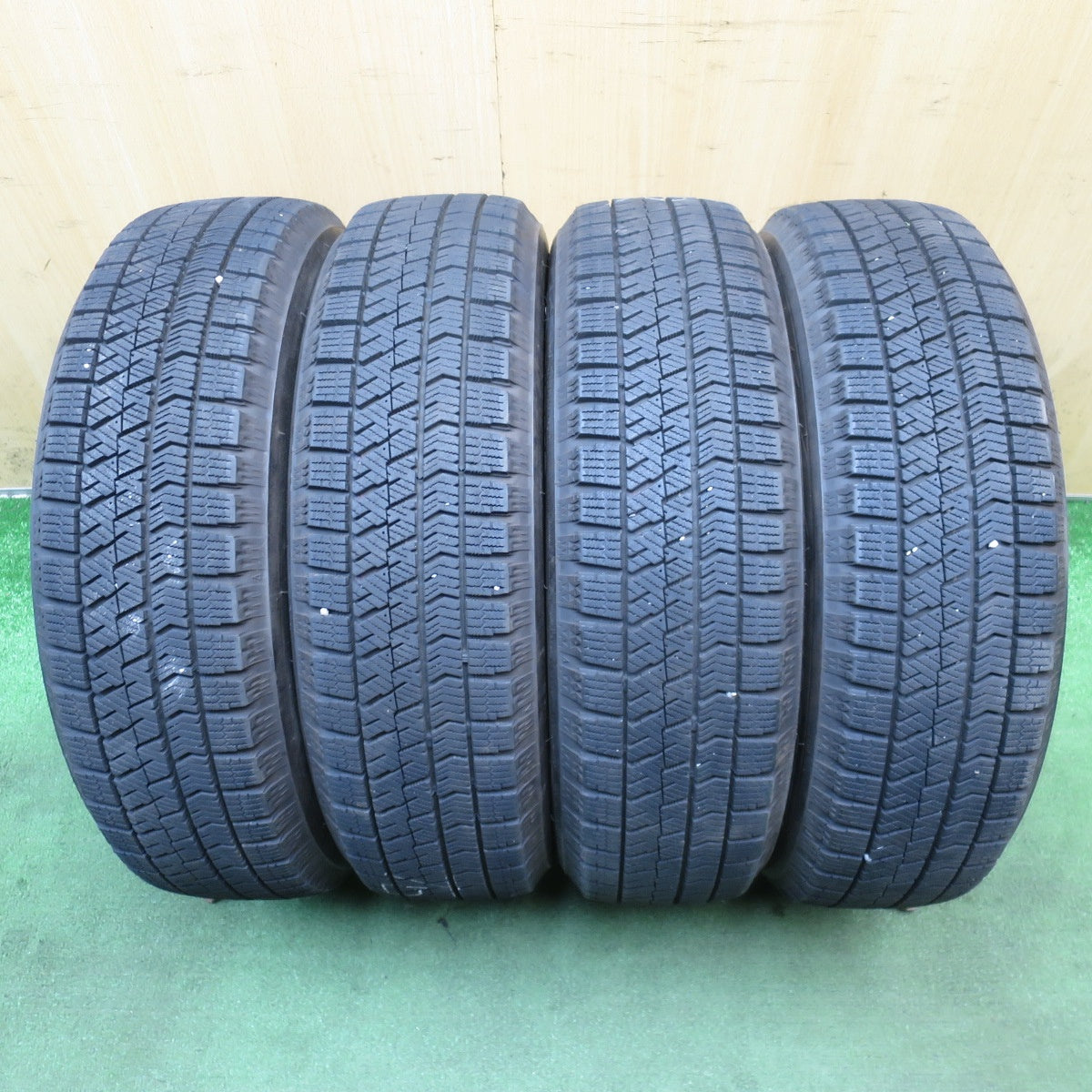 バリ溝！23年！8.5分◎スタッドレス 165/60R15 ブリヂストン ブリザック VRX2 SCHNEIDER シュナイダー 15インチ ハスラー 等 PCD100/4H◎6101205NJス