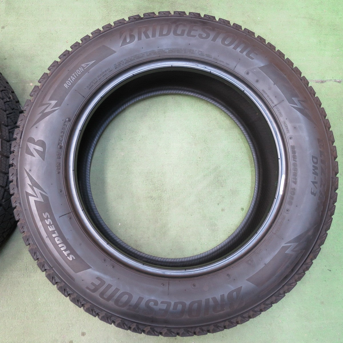 バリ溝！22年！9.5分★スタッドレス 225/65R17 ブリヂストン ブリザック DM-V3 タイヤ 17インチ ハリアー RAV4 ヴァンガード 等★6010708イスタ