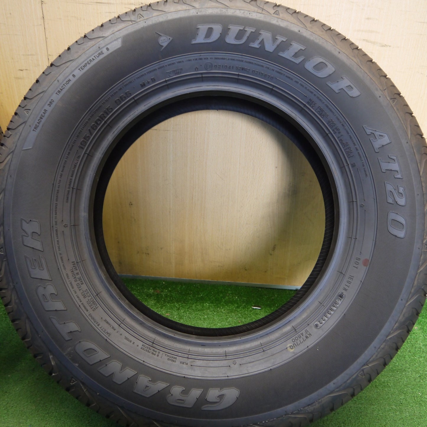 新車外し！22年★195/80R15 ダンロップ AT20 グラントレック タイヤ 15インチ ジムニーシエラ ジムニーノマド 等★6070703Hノタ