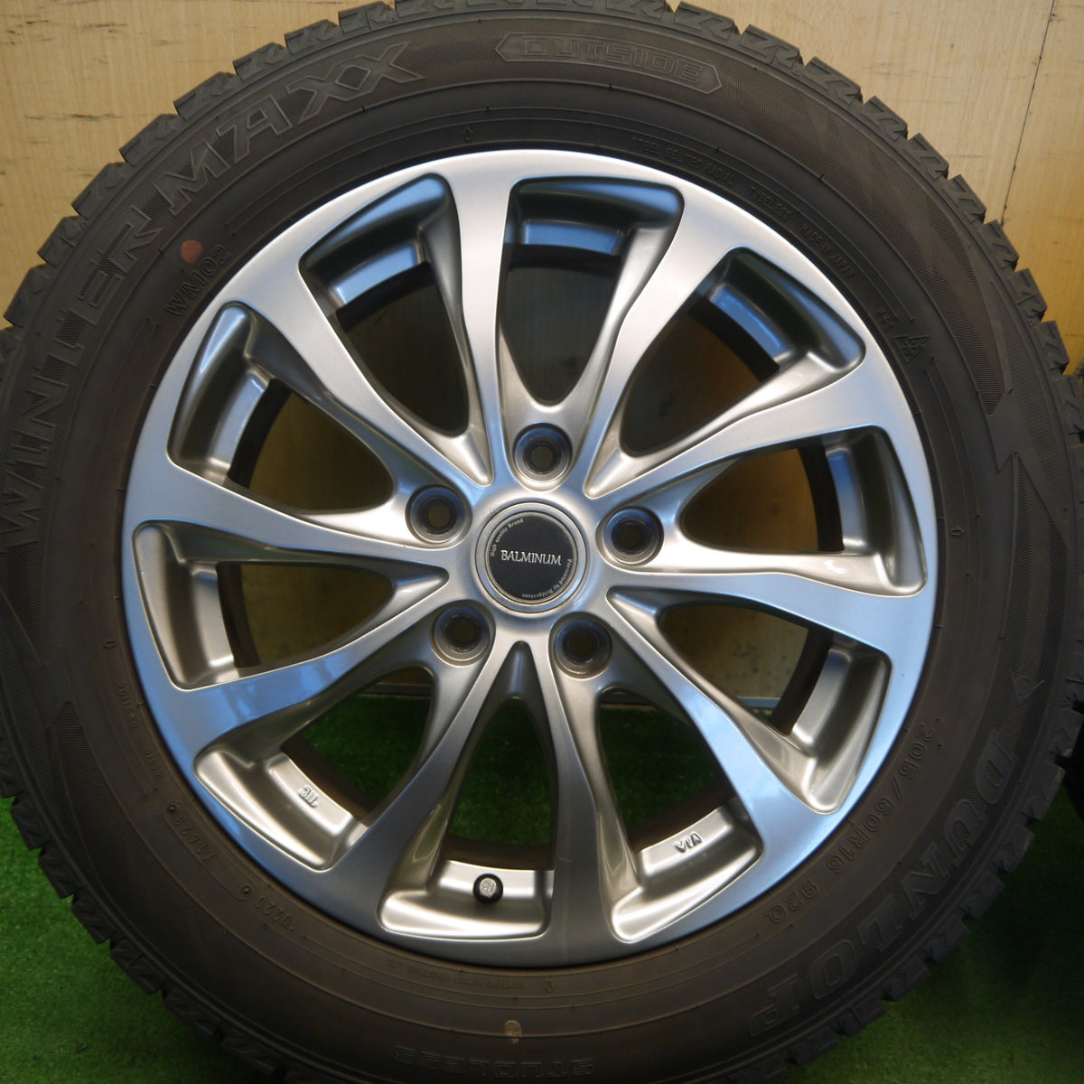 バリ溝！23年！キレイ！9.5分◎スタッドレス 205/60R16 ダンロップ ウインターマックス WM02 BALMINUM TR10 バルミナ 16インチ PCD114.3/5H◎6090206Hス