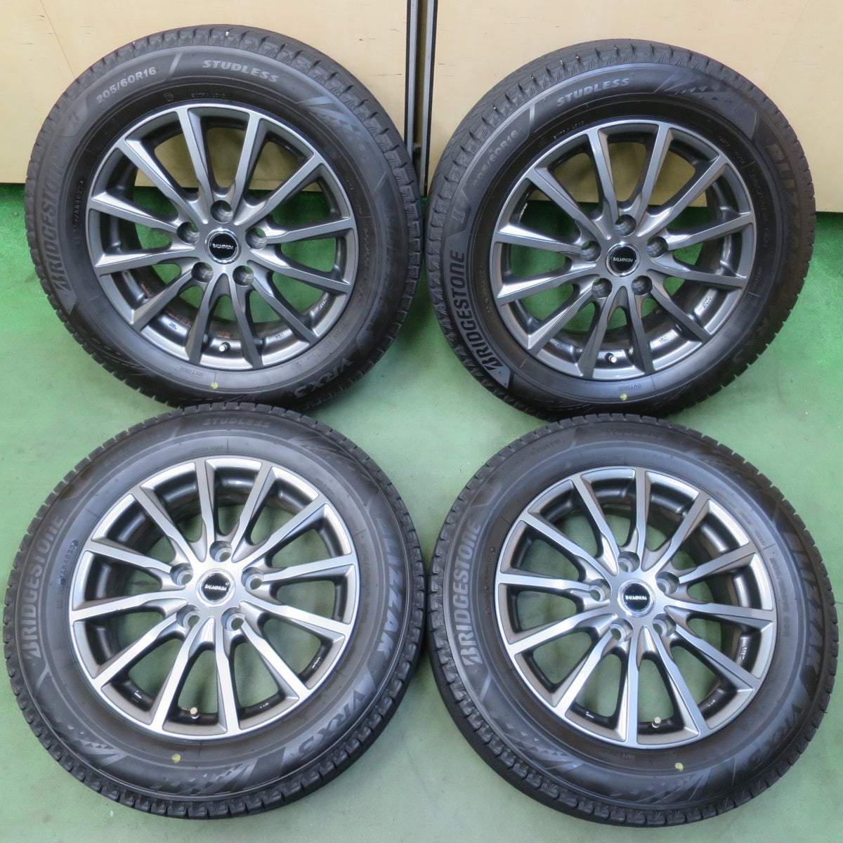 バリ溝！22年！キレイ！9.5分◎スタッドレス 205/60R16 ブリヂストン ブリザック VRX3 BALMINUM AR12 バルミナ 16インチ PCD114.3/5H◎6062406イス