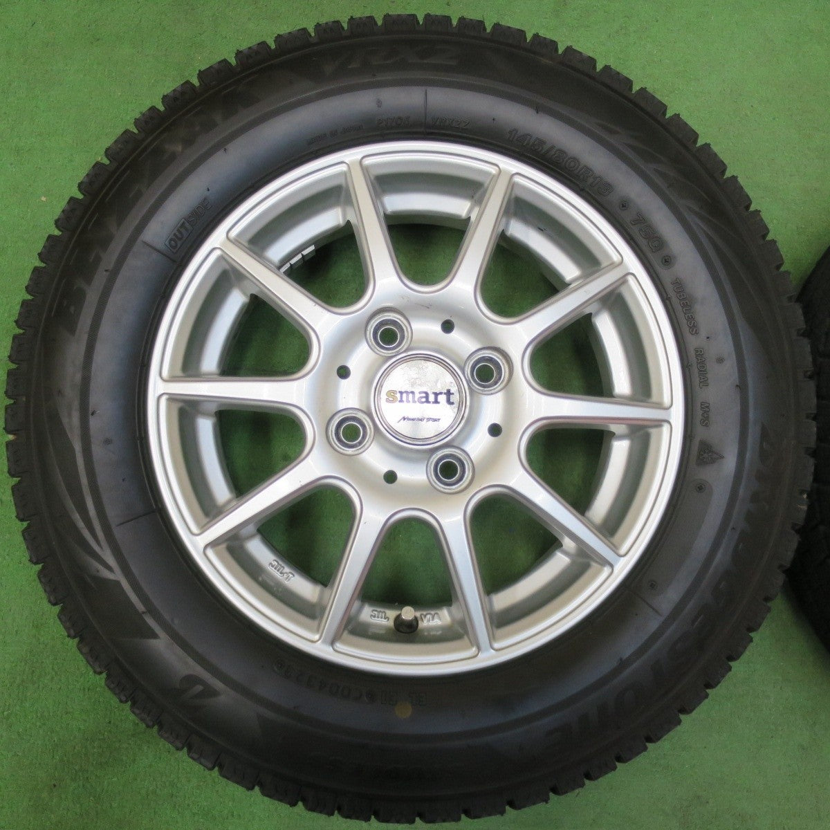 バリ溝！23年！ほぼ10分★スタッドレス 145/80R13 ブリヂストン ブリザック VRX2 smart MANARAY SPORT マナレイ 13インチ PCD100/4H★4123018イス
