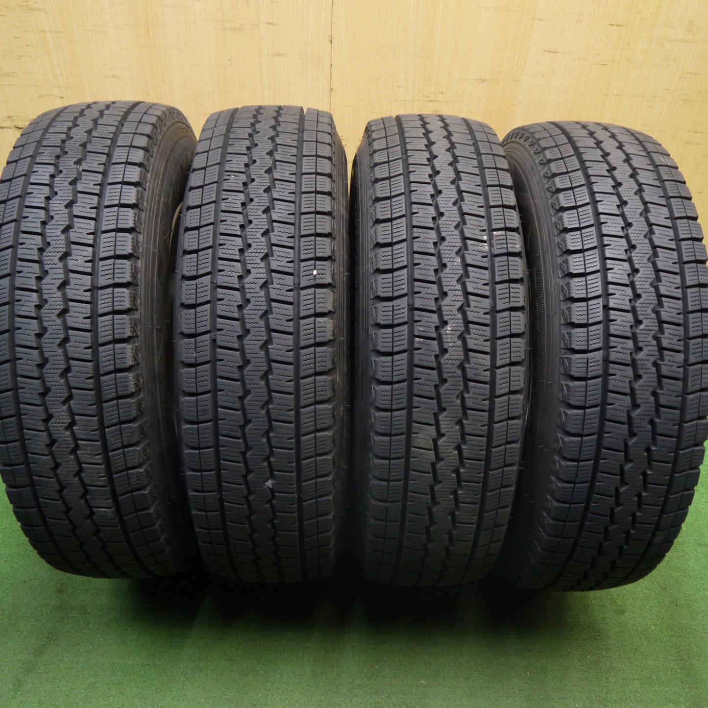 バリ溝！9.5分★スタッドレス 195/80R15 107/105L ダンロップ ウインターマックス SV01 社外 アルミ 15インチ PCD139.7/6H★5061102Hス
