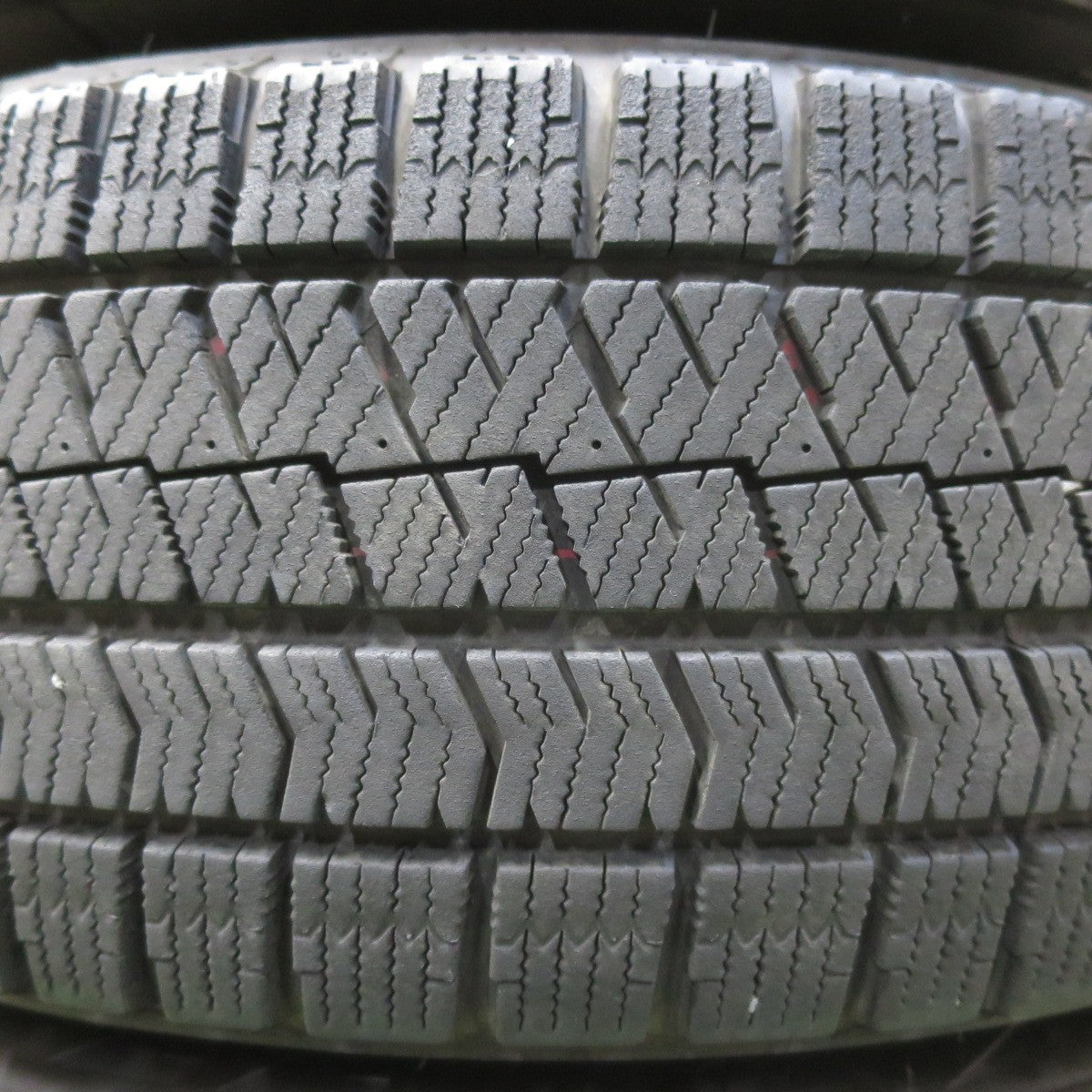 バリ溝！22年！キレイ！8.5分★ワーゲン 等 AGA TARGA 195/65R15 スタッドレス ブリヂストン ブリザック VRX2 15インチ PCD112/5H★5100606イス