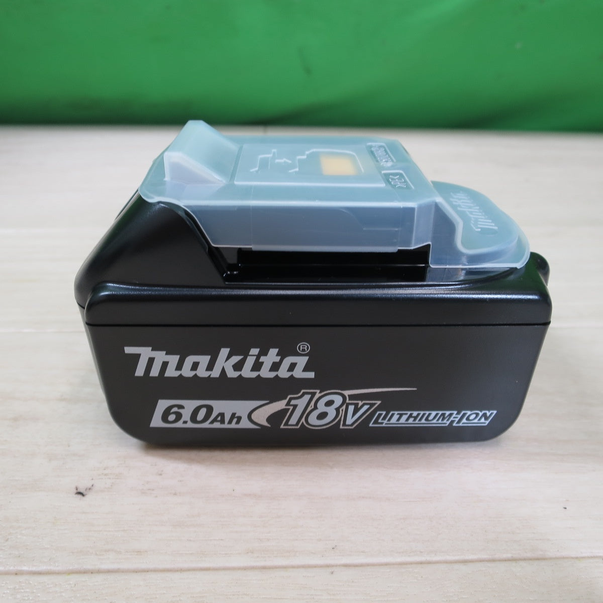 [送料無料] 未使用！バッテリー2個☆マキタ 充電式 インパクトドライバ TD173DGXAB 電動 工具 18V makita バッテリー BL1860B 充電器 DC18RF☆