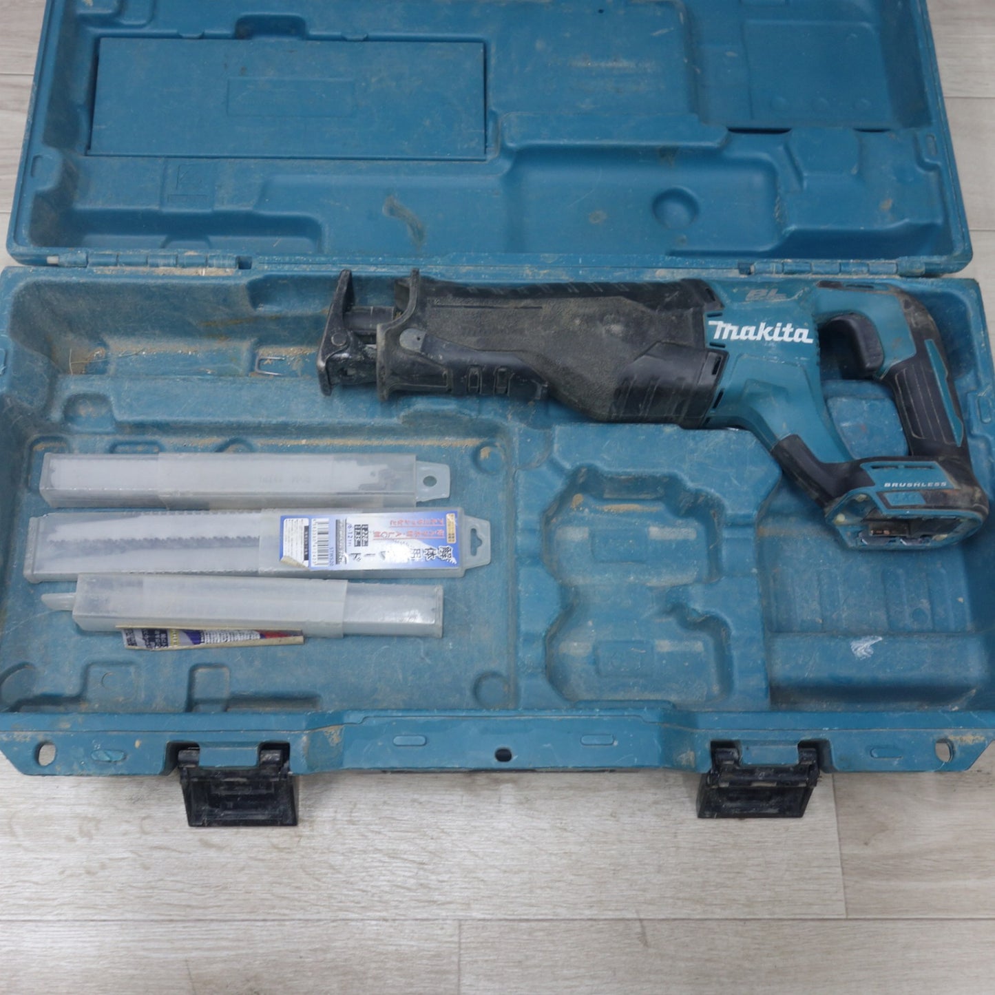 [送料無料] 付属品付き◆マキタ 充電式 レシプロソー JR187D 電動 工具 切断機 セーバーソー セーバソー 18V 替刃 本体のみ makita◆