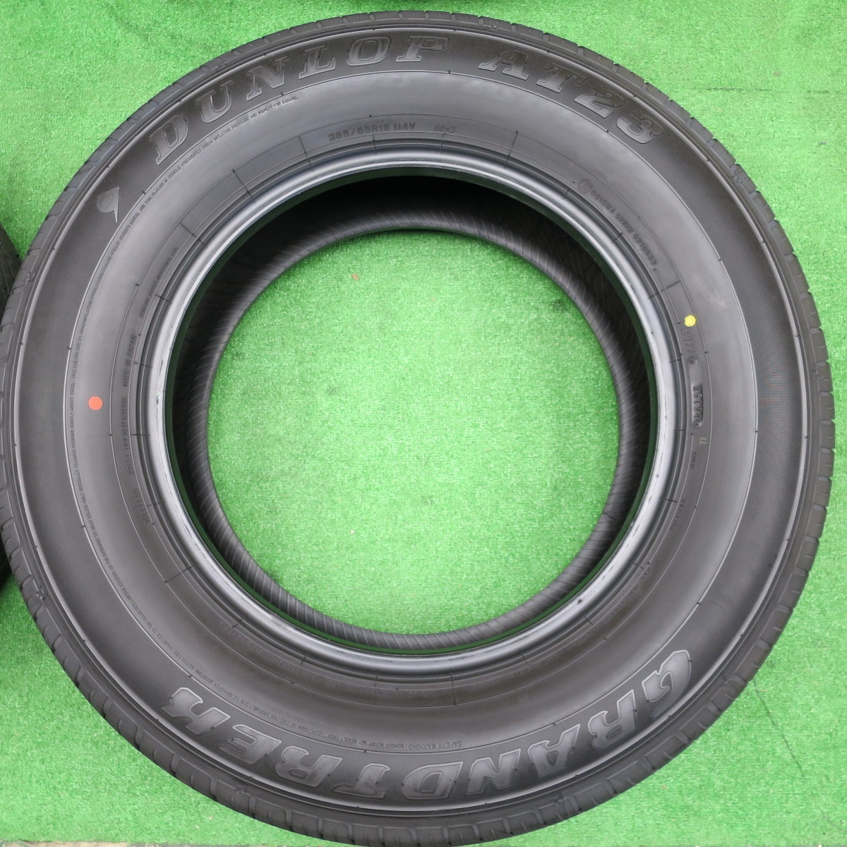 新車外し！24年★265/65R18 ダンロップ グラントレック AT23 タイヤ 18インチ ランクル 250 VX プラド 等★6011002NKノタ