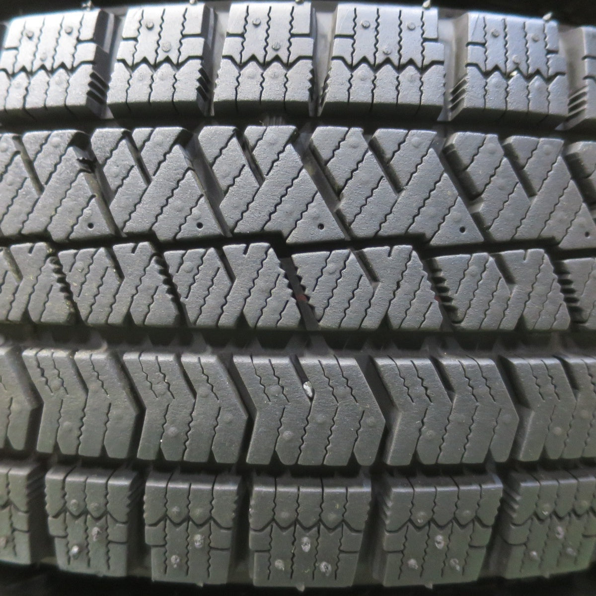 バリ溝！22年！キレイ！9.5分以上◎スタッドレス 175/70R14 ブリヂストン ブリザック VRX2 BALMINUM DS-M バルミナ 14インチ PCD100/4H◎6100707イス