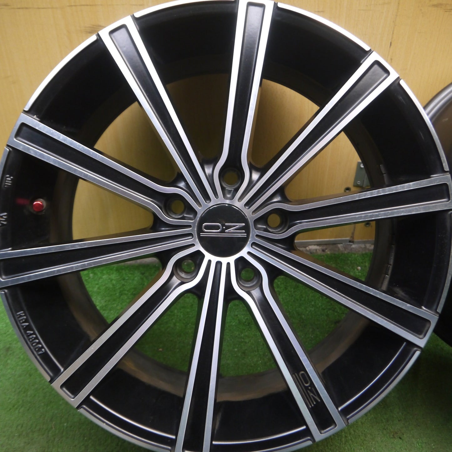 *送料無料* キレイ★ワーゲン 等 O・Z RACING LOUNGE10 ホイール 17インチ 17×7.5J OZ レーシング ラウンジ10 PCD112/5H★4041214Hホ