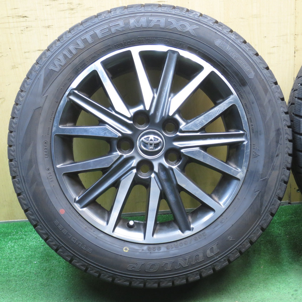 バリ溝！22年！9.5分★トヨタ 80系 ノア ヴォクシー 純正 205/60R16 スタッドレス ダンロップ ウインターマックス WM02 16インチ PCD114.3/5H★5080602NJス