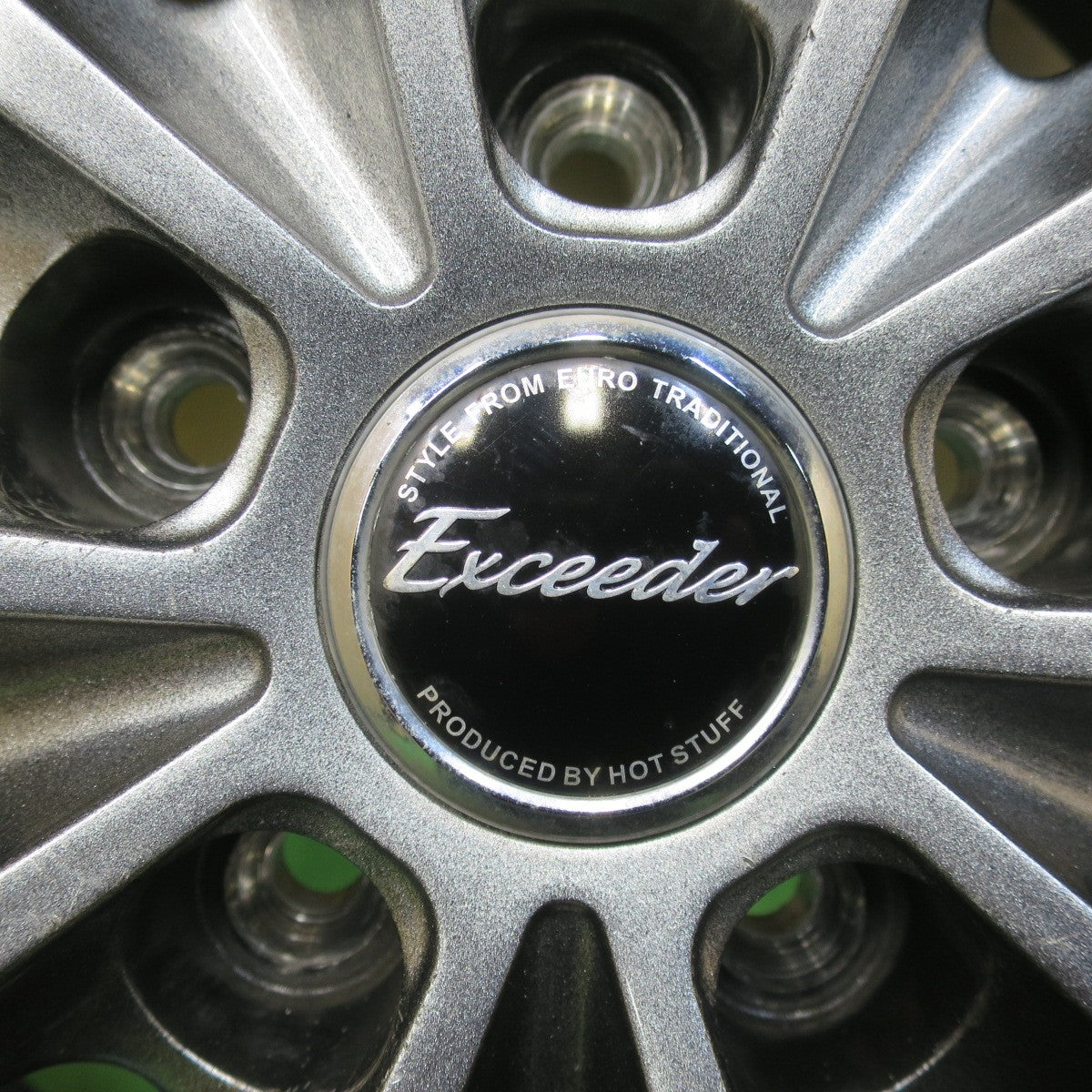 バリ溝！キレイ！9分★スタッドレス 225/65R17 ダンロップ ウインターマックス SJ8 SJ8+ Exceeder エクシーダー 17インチ PCD114.3/5H★5123102イス