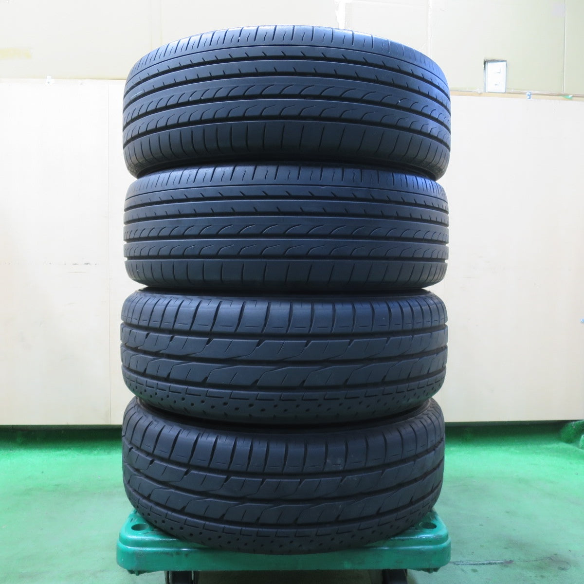 [送料無料] バリ溝！24年！キレイ！9.5分★トヨタ 80系 ノア ヴォクシー 純正 205/60R16 ヨコハマ ブルーアース RV-02 ブリヂストン LUFT RV2 16インチ PCD114.3/5H★5020902IMノ