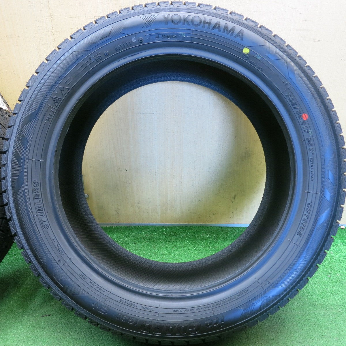 未使用！25年◎スタッドレス 205/55R17 ヨコハマ アイスガード iG80 E+ タイヤ 17インチ ノア ヴォクシー エスクァイア 等◎6081402HAスタ