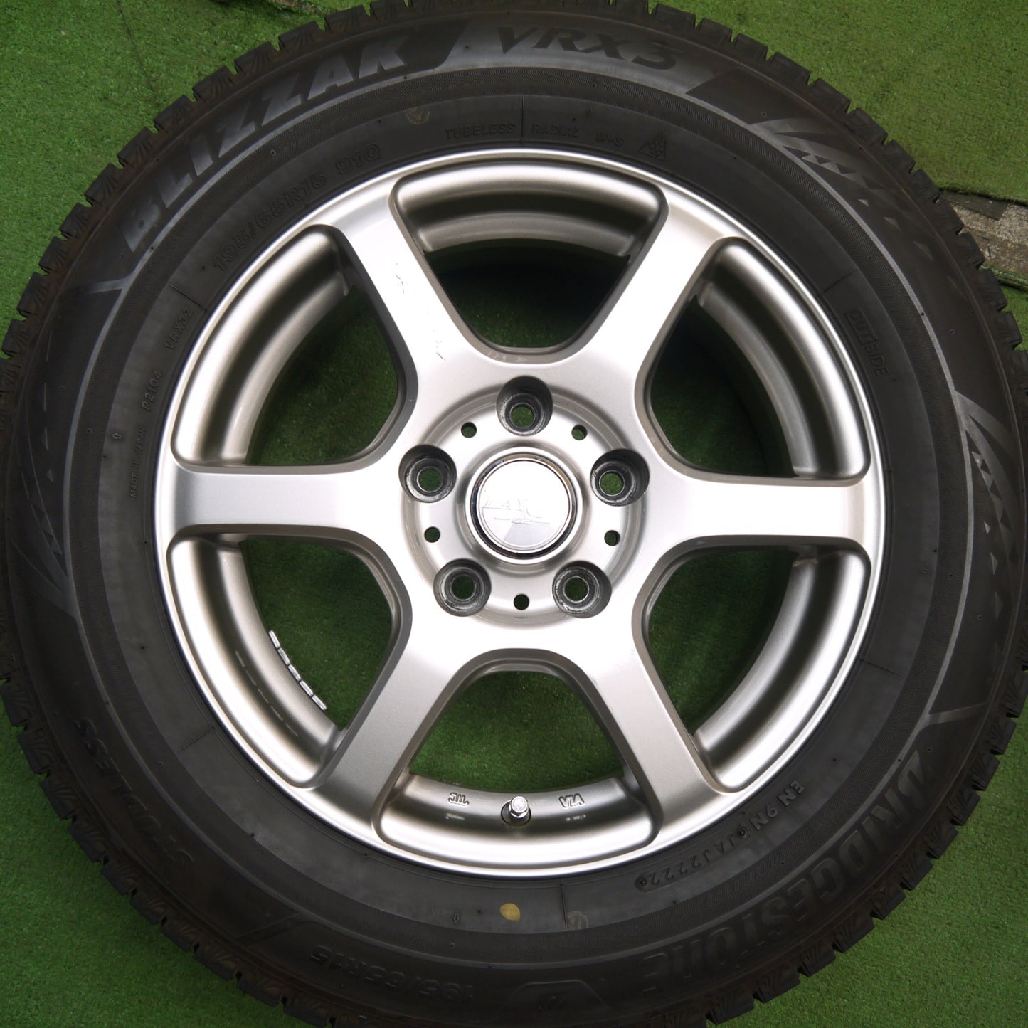 バリ溝！22年！9.5分★スタッドレス 195/65R15 ブリヂストン ブリザック VRX3 LAYCEA 02 レイシア 15インチ PCD114.3/5H★5060308Hス