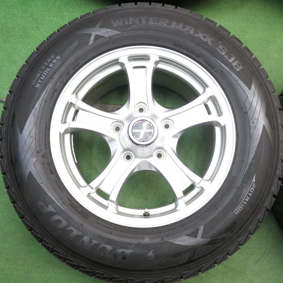ほぼ未使用◎ランクル 等 KEELER FORCE 285/60R18 スタッドレス ダンロップ ウインターマックス SJ8 キーラー フォース 18インチ PCD150/5H◎6062801HAス
