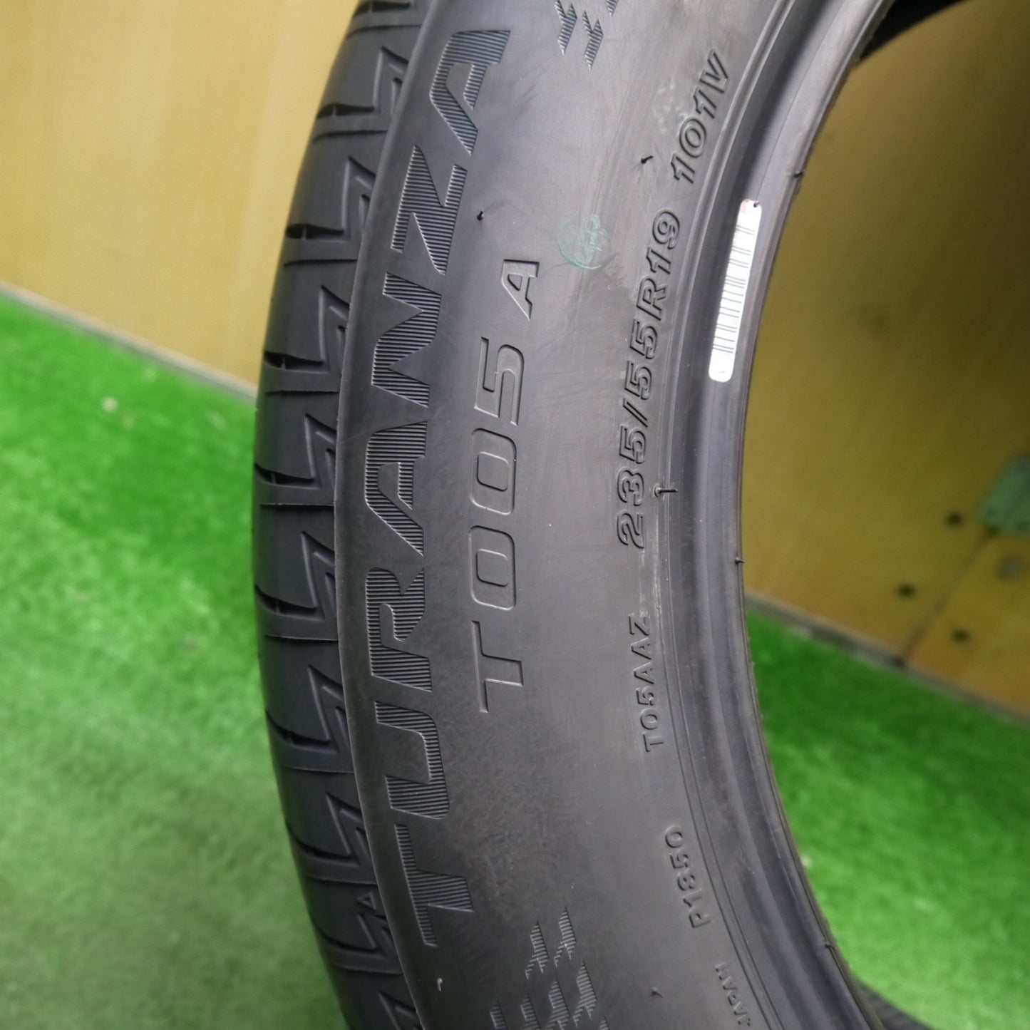 [送料無料] 新車外し！25年！1本★235/55R19 ブリヂストン トランザ T005A タイヤ 19インチ レクサス NX RX RAV4 等★5040411Hノタ