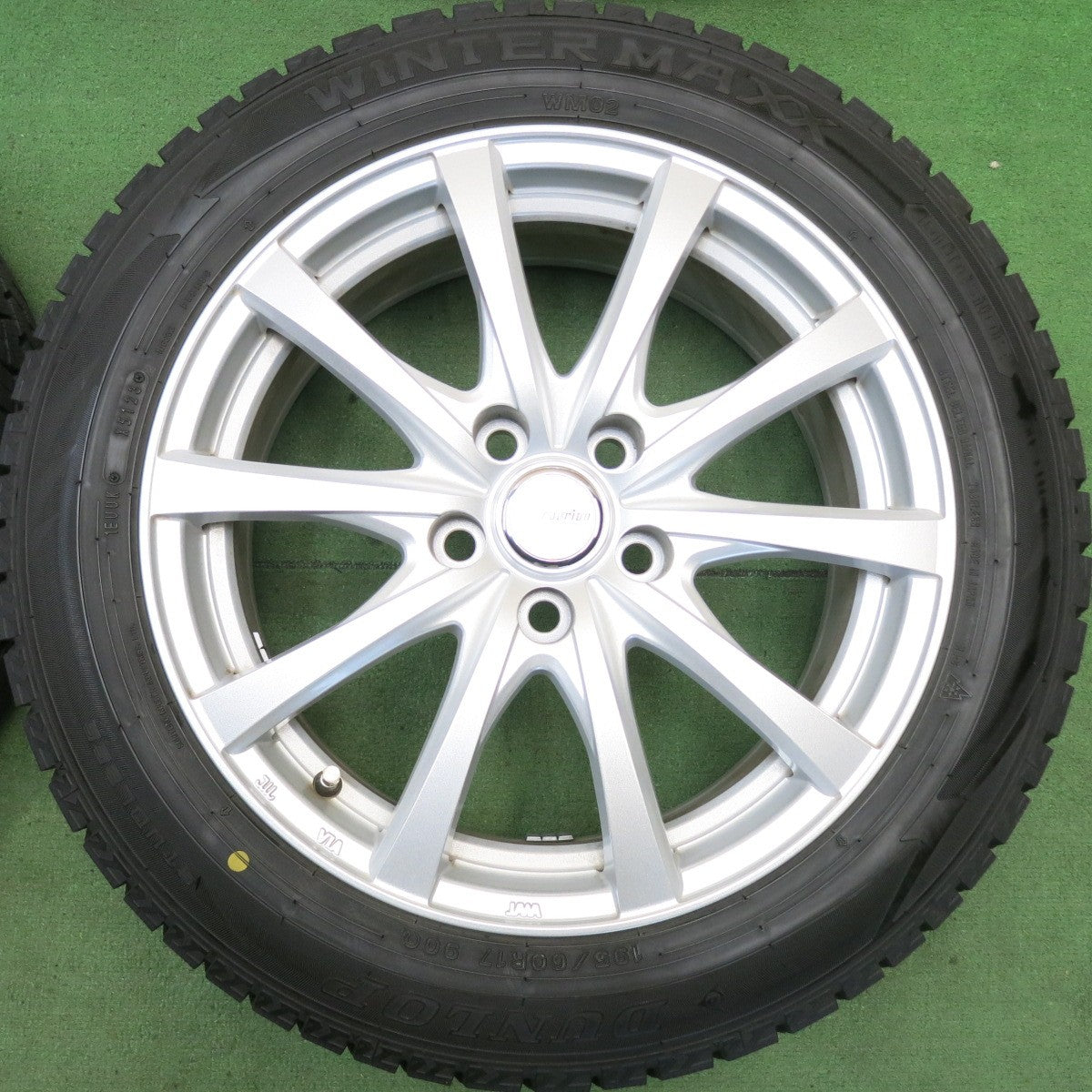 バリ溝！23年！キレイ！9.5分以上◎スタッドレス 195/60R17 ダンロップ ウインターマックス WM02 ravrion RS01 ラブリオン 17インチ PCD114.3/5H◎6070510HAス