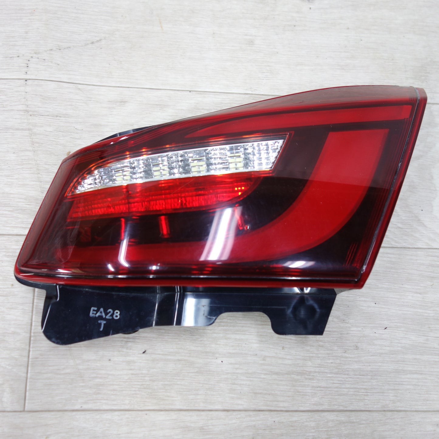 [送料無料] ◆日産 フーガ Y51 純正 テール ランプ ライト 右側 内側 STANLEY W2330◆
