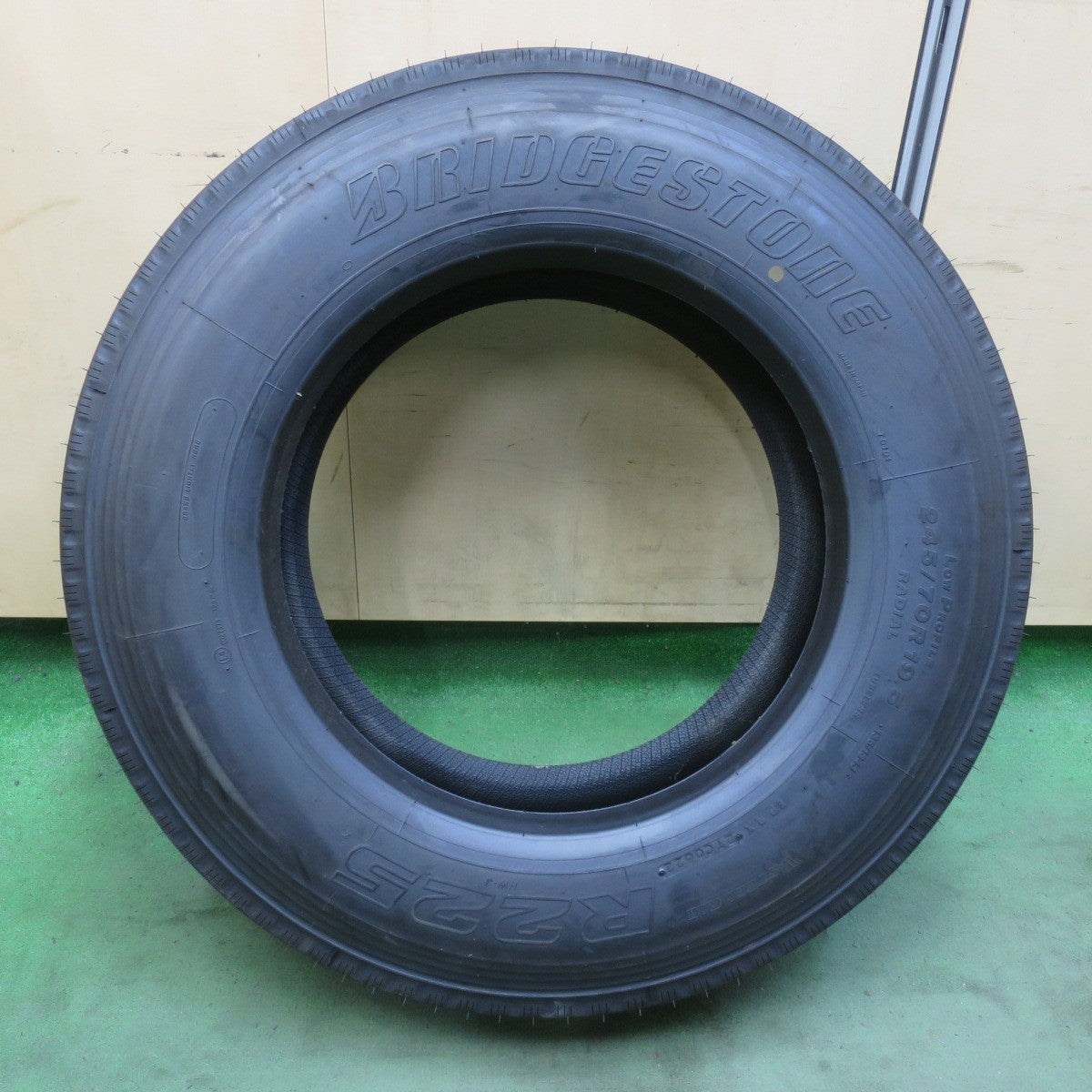 未使用！22年！1本★トラック タイヤ 245/70R19.5 136/134J ブリヂストン R225 19.5インチ★6060104イノタ