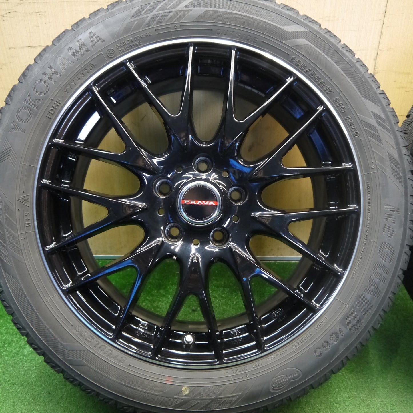 バリ溝！キレイ！8.5分★Leyseen PRAVA 9M 205/55R17 スタッドレス ヨコハマ アイスガード iG60 レイシーン プラバ 17インチ PCD114.3/5H★6050104Hス