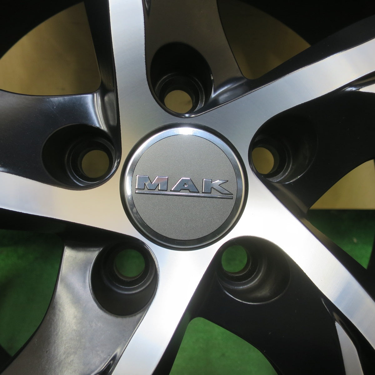 バリ溝！キレイ！9分★ボルボ 等 MAK STOCKHOLM 235/55R18 スタッドレス ミシュラン X-ICE SNOW SUV ストックホルム 18インチ PCD108/5H★6042806イス
