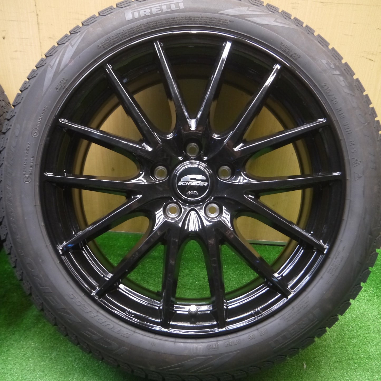 [送料無料] バリ溝！23年！キレイ！ほぼ10分★スタッドレス 215/50R18 ピレリ アイスゼロ アシンメトリコ SCHNEIDER MiD シュナイダー PCD114.3/5H★4101602Hス