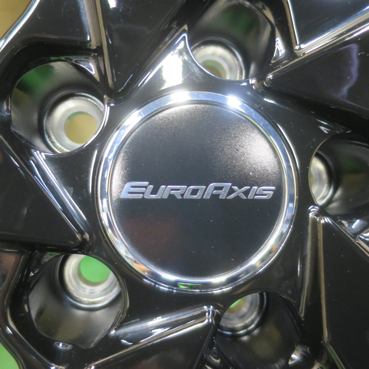 バリ溝！24年！キレイ！9.5分以上◎ワーゲン 等 EUROAXIS CROSS EDGE 235/60R18 スタッドレス ピレリ アイスゼロ アシンメトリコ 18インチ PCD112/5H◎6080603イス