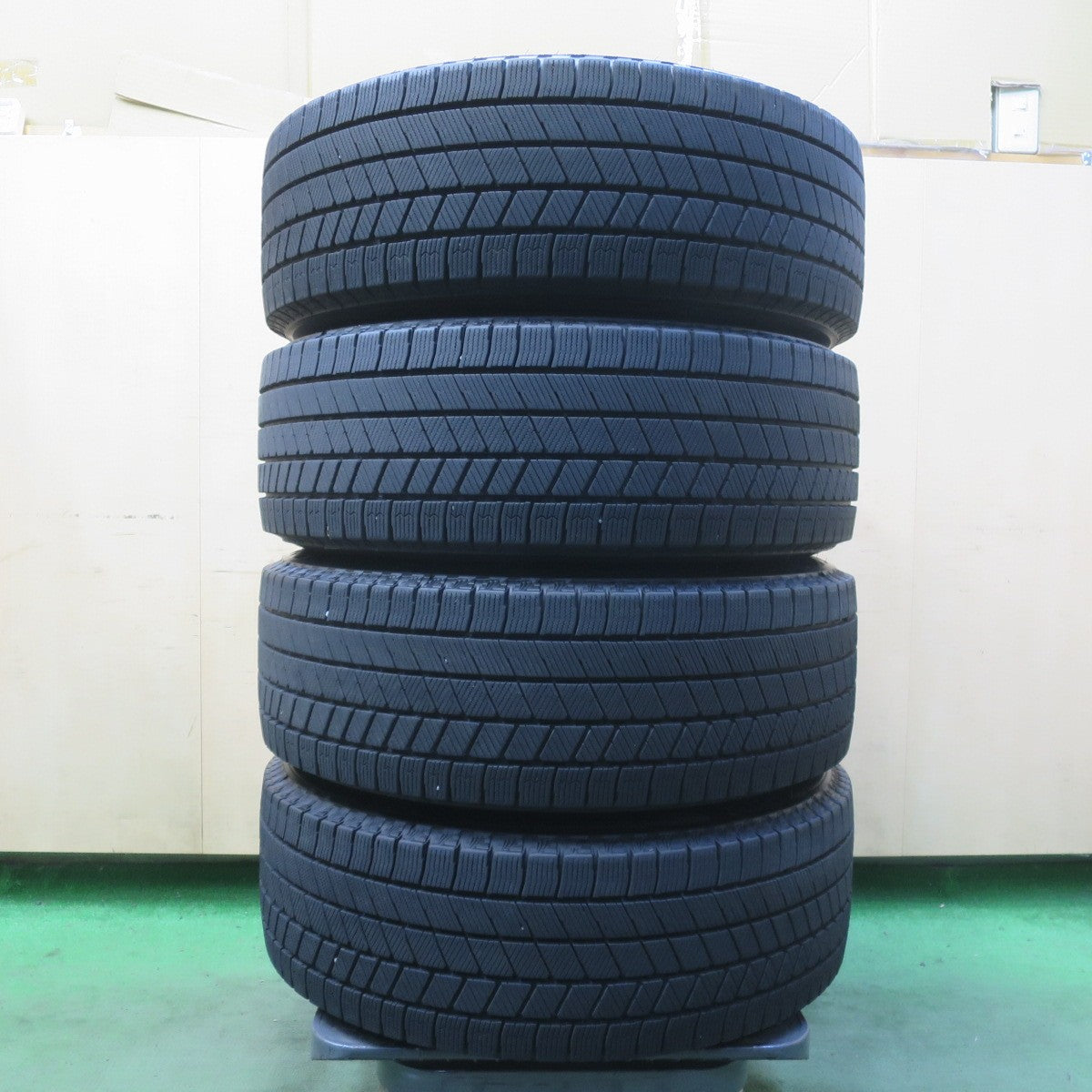バリ溝！23年！キレイ！9.5分◎LOXARNY SPORT 205/60R16 スタッドレス ブリヂストン ブリザック VRX3 ロクサーニ スポーツ 16インチ PCD114.3/5H◎6092504イス