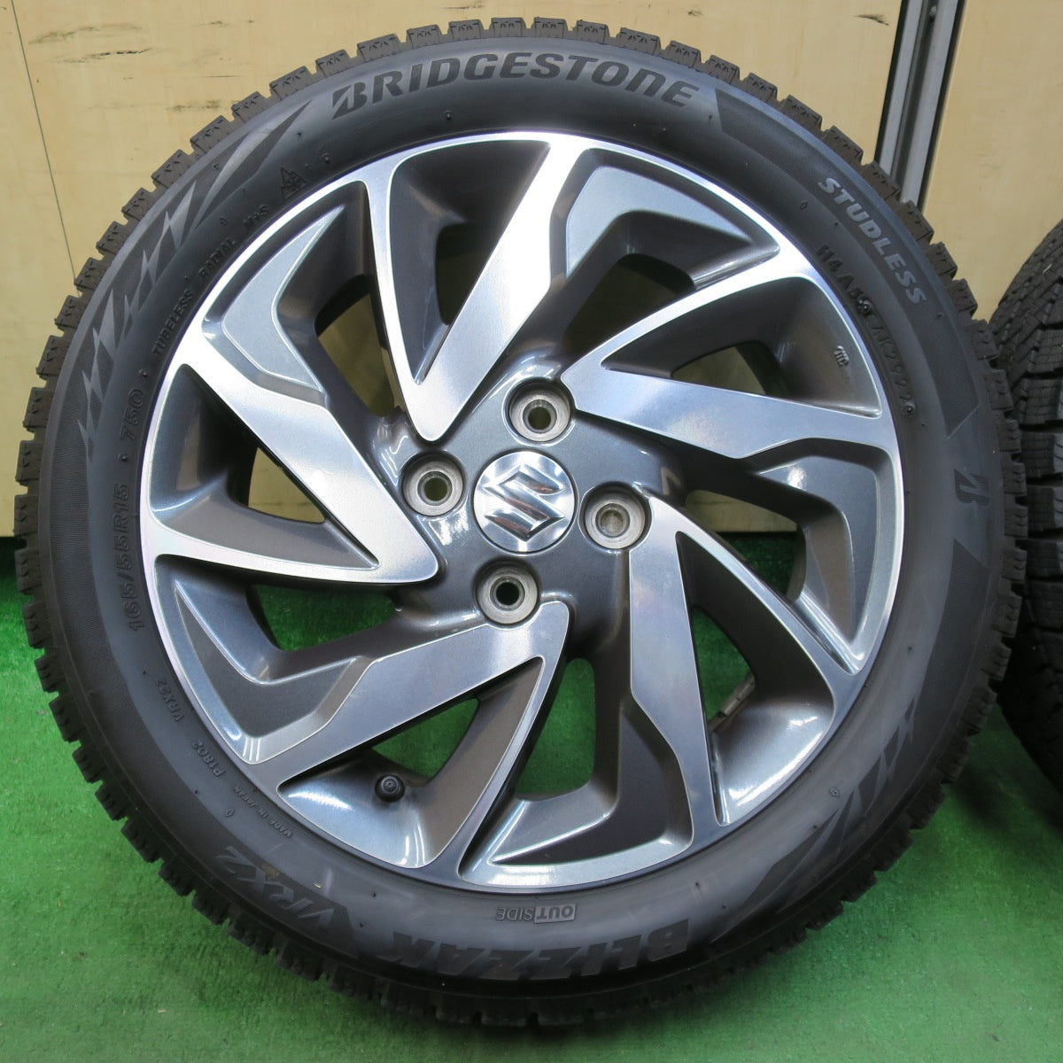 [送料無料] バリ溝！22年！キレイ！9分★スズキ MK32S MK42S スペーシア カスタム 純正 165/55R15 スタッドレス ブリヂストン ブリザック VRX2 15インチ PCD100/4H★4112801イス