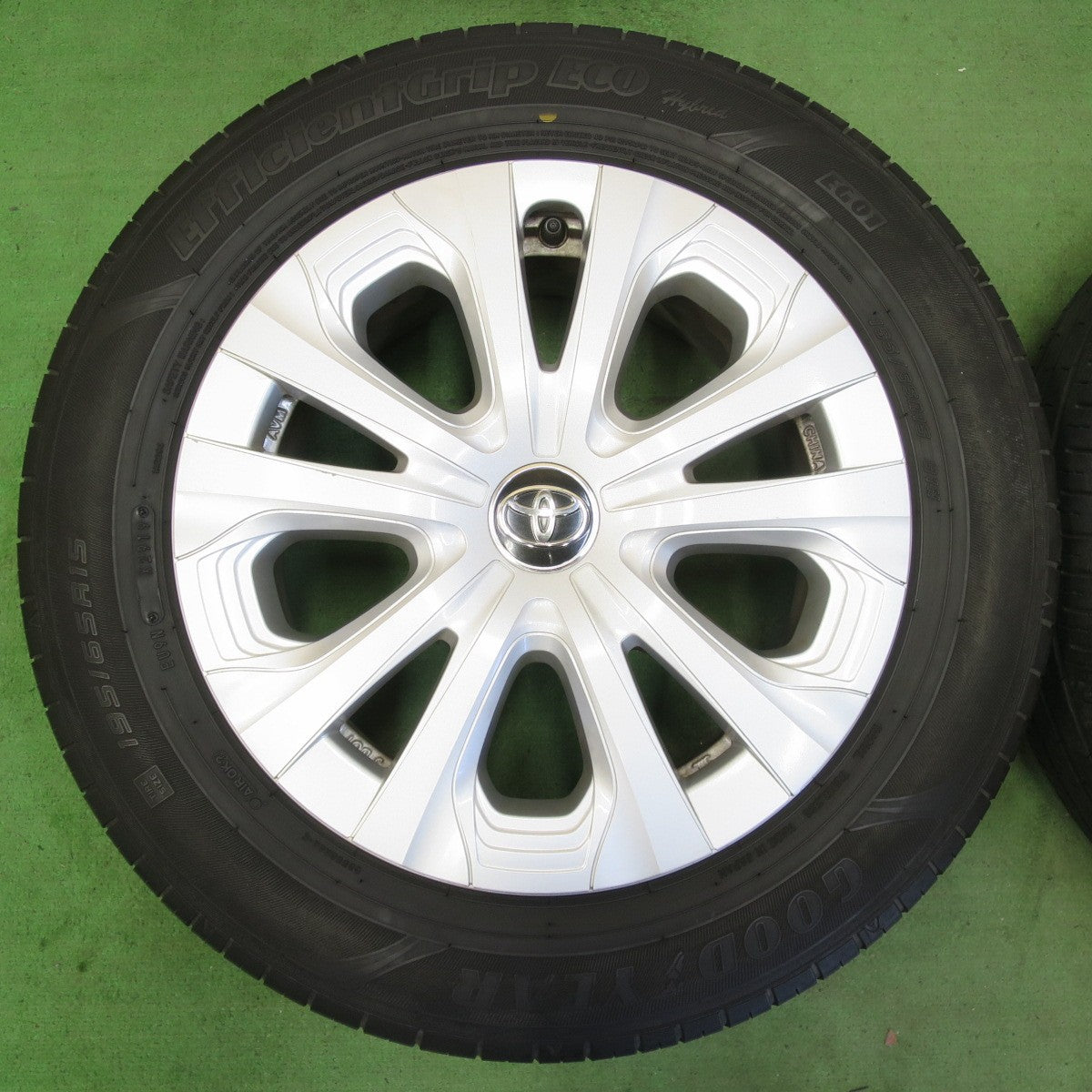 4本価格★トヨタ 50系 プリウス 純正 195/65R15 トーヨー ナノエナジー J64 グッドイヤー EfficientGrip ECO hybrid EG01 15インチ PCD100/5H★5051304イノ