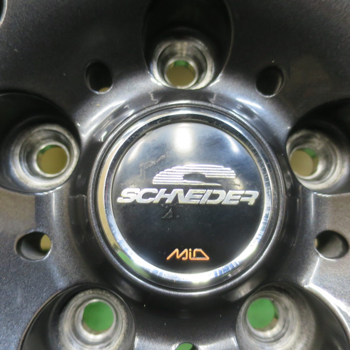 バリ溝！キレイ！9.5分★スタッドレス 235/60R18 ヨコハマ アイスガード G075 SCHNEIDER シュナイダー 18インチ PCD114.3/5H★5120908イス
