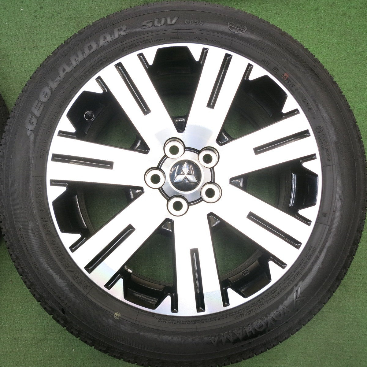 新車外し！24年★三菱 デリカ D:5 純正 225/55R18 ヨコハマ ジオランダー SUV G055 G055E 18インチ D5 PCD114.3/5H★5092005HAノ