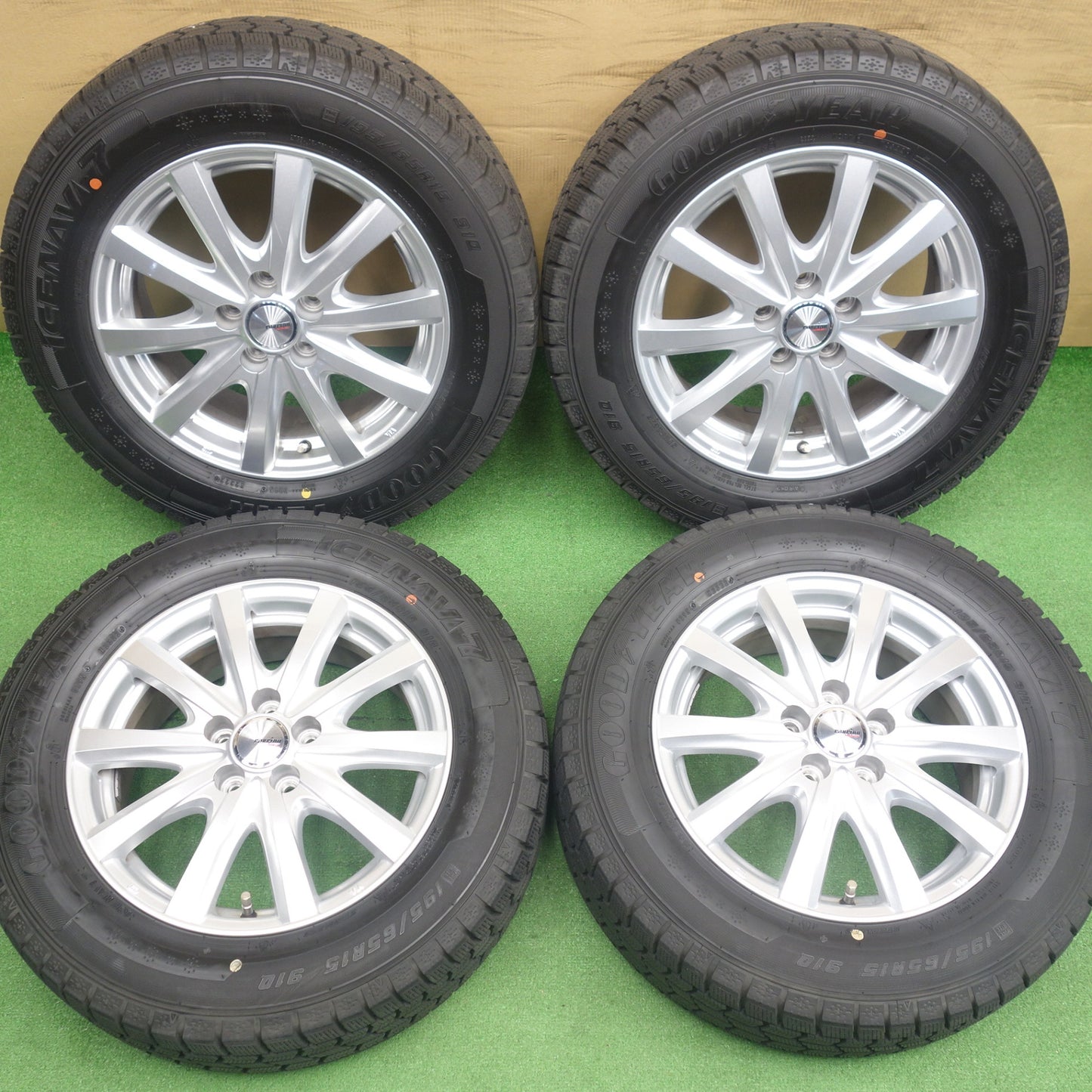 バリ溝！22年！キレイ！9.5分★プリウス 等 195/65R15 スタッドレス グッドイヤー アイスナビ7 ravrion RS01 ラブリオン 15インチ PCD100/5H★6051803KTス