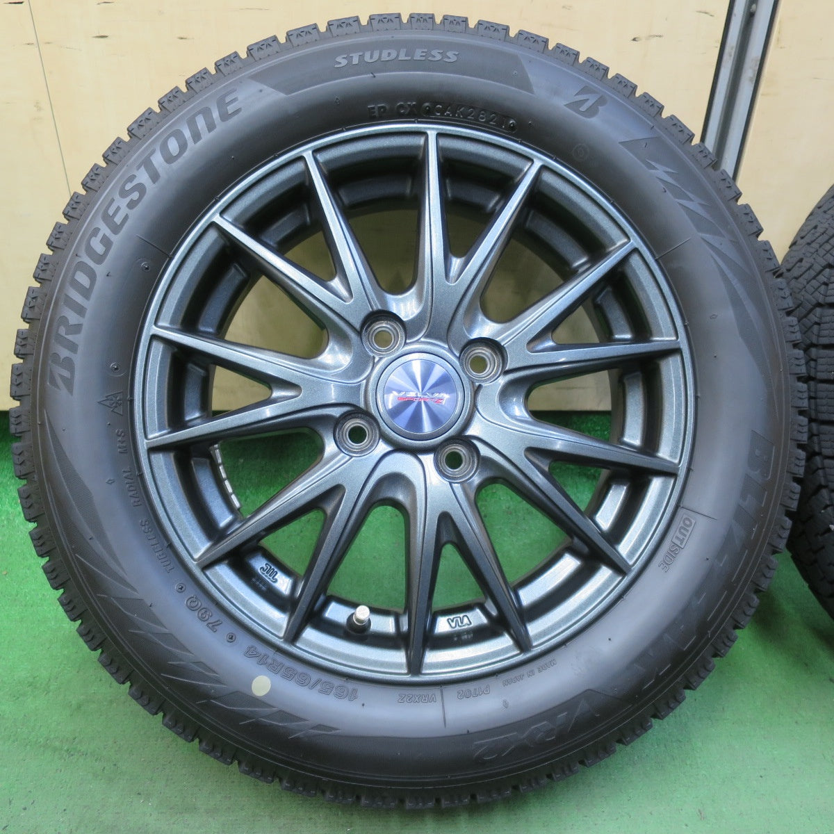 キレイ！21年★スタッドレス 165/65R14 ブリヂストン ブリザック VRX2 VELVA SPORTZ ヴェルヴァ 14インチ ソリオ ハスラー 等 PCD100/4H★5082804イス