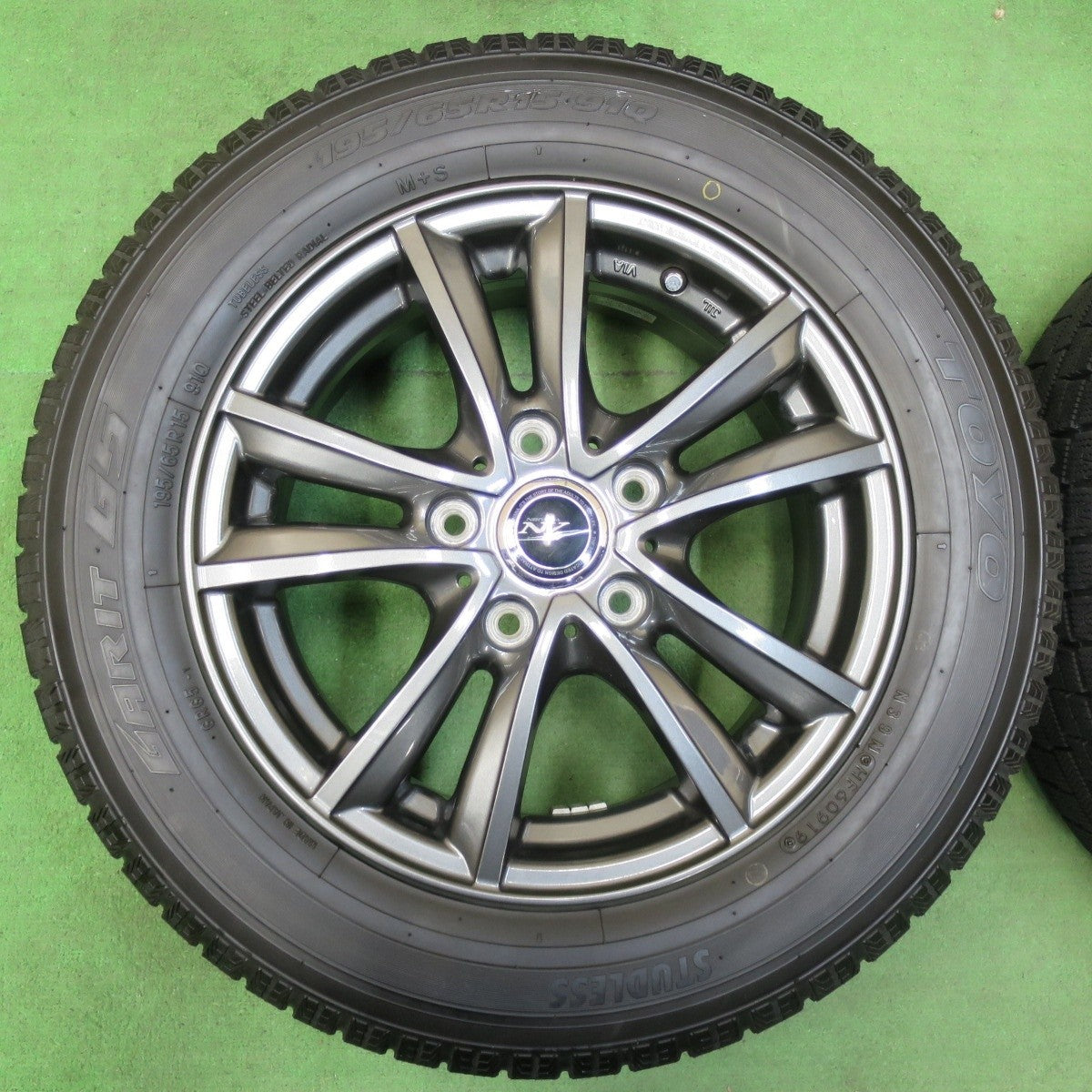 バリ溝！キレイ！9.5分★スタッドレス 195/65R15 トーヨー ガリット G5 NIRVANA NV ニルバーナ ニルヴァーナ 15インチ PCD114.3/5H★4113001イス
