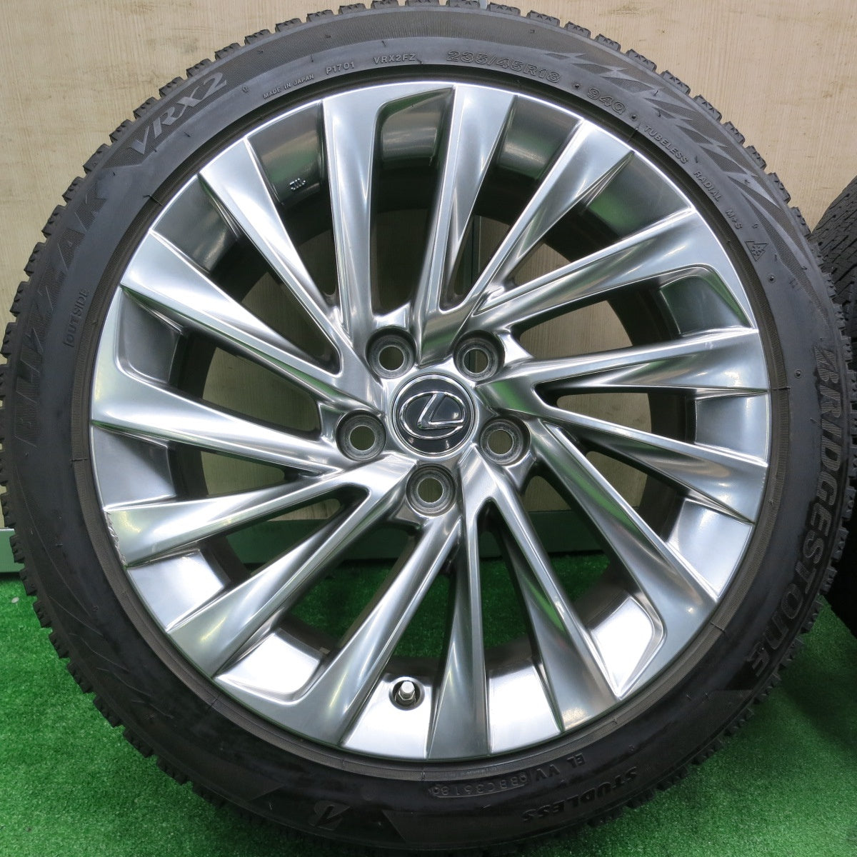 [送料無料] センサー付！キレイ★レクサス ES バージョンL 純正 235/45R18 スタッドレス ブリヂストン ブリザック VRX2 18インチ PCD114.3/5H★4111601HAス