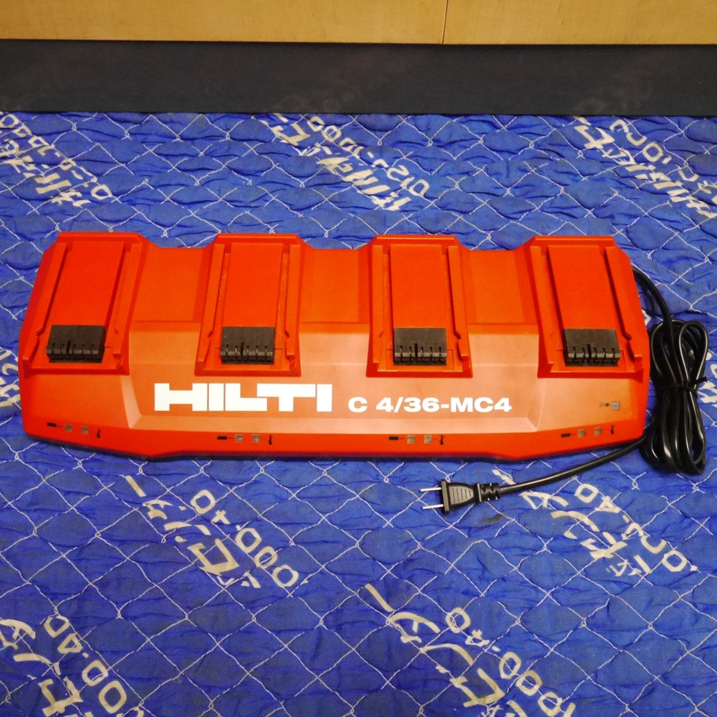 [送料無料] ☆HILTI ヒルティ マルチ チャージャー 4個口 充電器 C4/36-MC4 01 7.2V-36V 電動 工具に 100V③☆