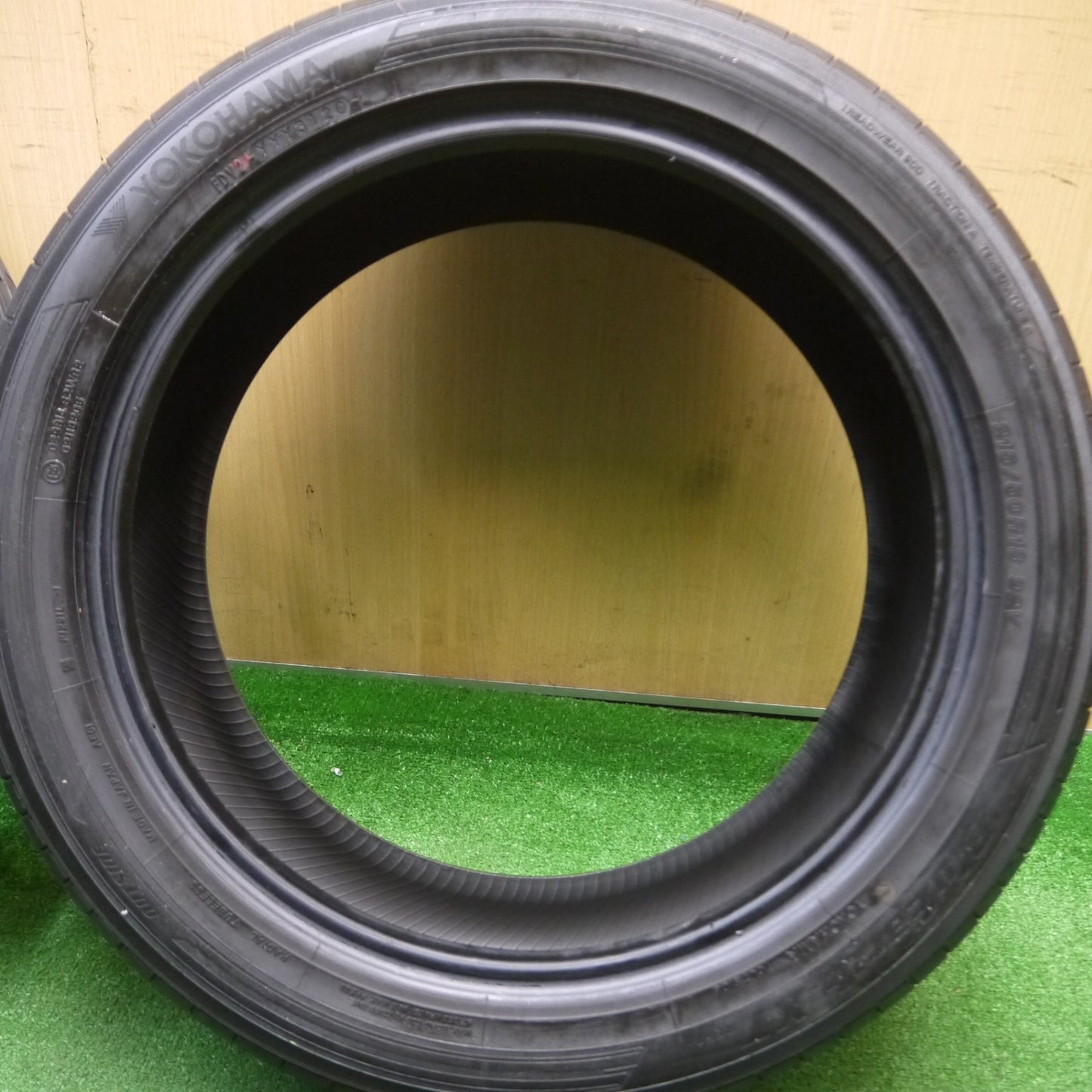 [送料無料] バリ溝！9分★215/50R18 ヨコハマ BluEarth-XT AE61 タイヤ 18インチ ブルーアース ヤリスクロス CX-3 アウディ Q2 等★5010606Hノタ