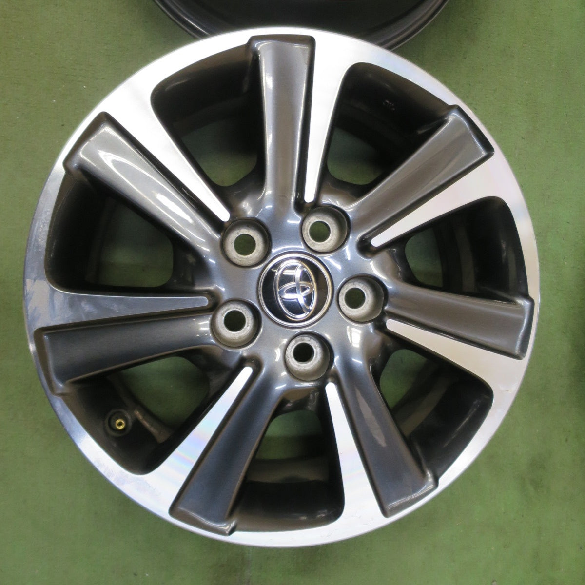 4本価格★トヨタ 80系 ヴォクシー ノア 純正 ホイール 16インチ 16×6J PCD114.3/5H★6071801NGホ