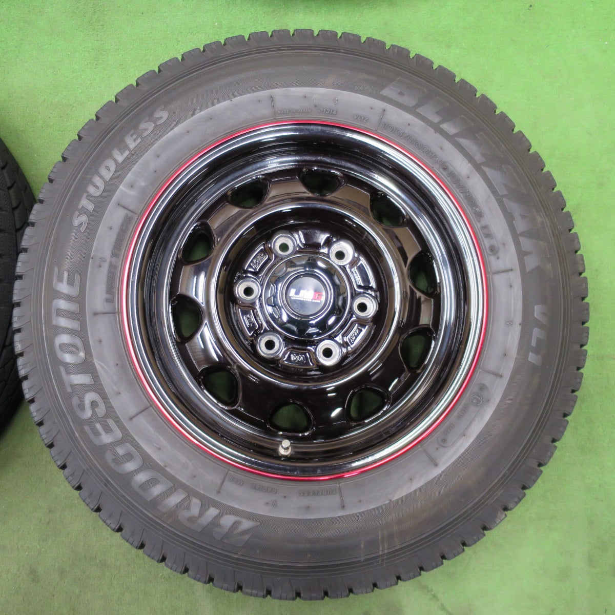 バリ溝！キレイ！9分★LMG LEHRMEISTER GEAR 195/80R15 107/105L スタッドレス ブリヂストン ブリザック VL1 レアマイスター ギア 15インチ PCD139.7/6H★6021602ナス