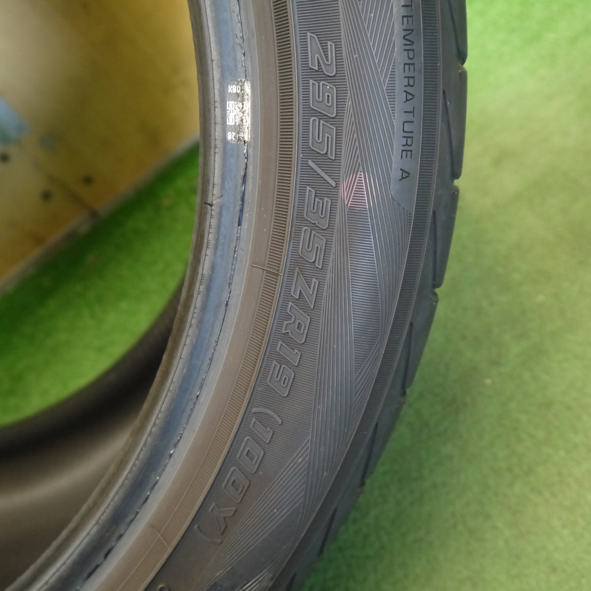 1本価格！26年◎295/35R19 ヨコハマ アドバン スポーツ V105 NO タイヤ 19インチ ポルシェ 911 991 カレラ 等◎6082104Hノタ