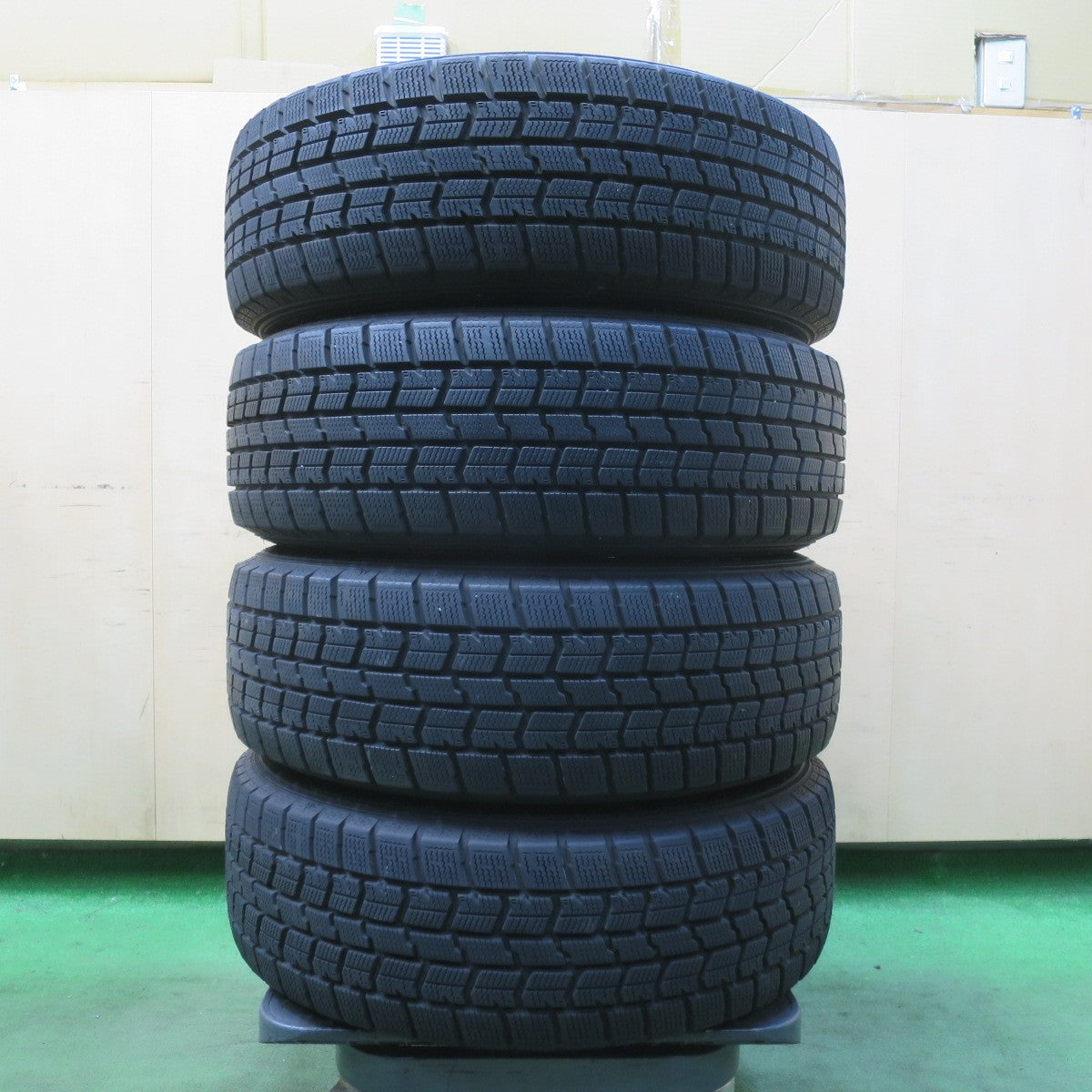 バリ溝！22年！キレイ！9.5分★シエンタ 等 185/60R15 スタッドレス グッドイヤー アイスナビ7 G.speed Gスピード 15インチ PCD100/5H★5122703イス