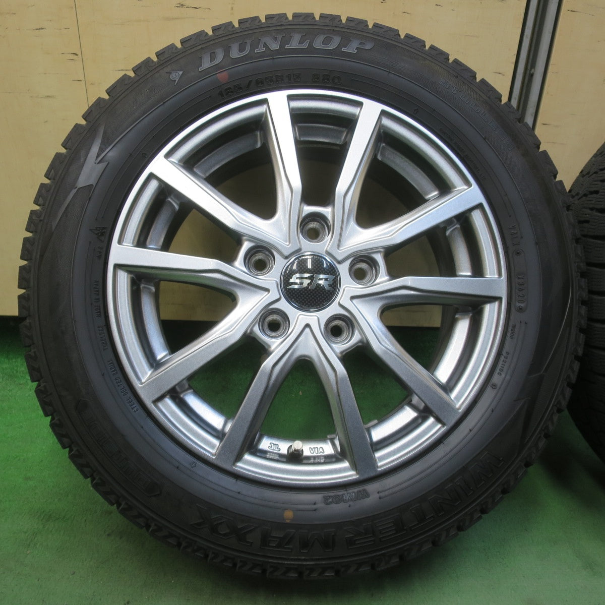バリ溝！キレイ！9.5分★スタッドレス 185/65R15 ダンロップ ウインターマックス WM02 STRANGER ストレンジャー 15インチ PCD114.3/5H★6032307イス