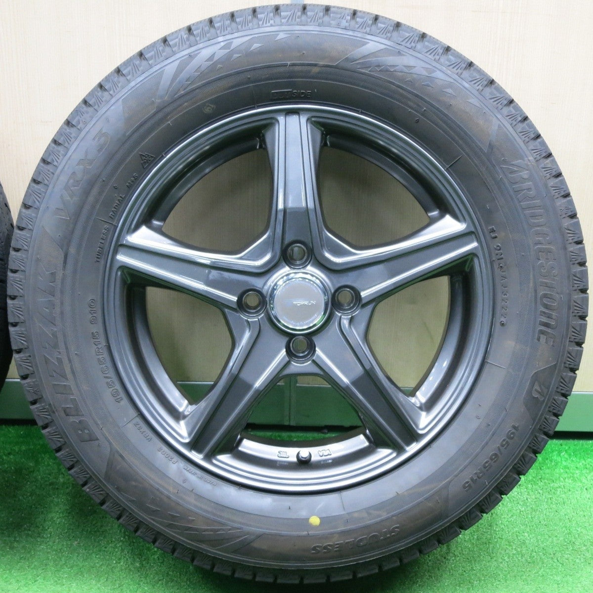 バリ溝！22年！キレイ！9.5分★スタッドレス 195/65R15 ブリヂストン ブリザック VRX3 TOPRUN トップラン 15インチ PCD100/4H★4113006NJス